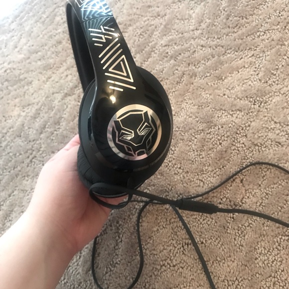 Black Panther theme Over the Ear Headphones - Picture 5 of 6